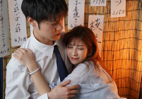 Poster of Chị cấp trên xinh đẹp say sĩn cùng em trai crush về nhà tâm sự