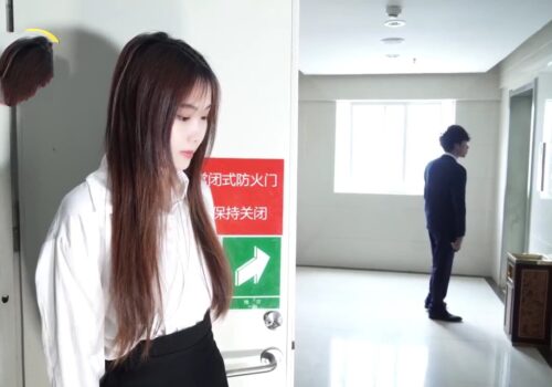 Poster of Cô nhân viên giả vờ ngủ say cho sếp đụ