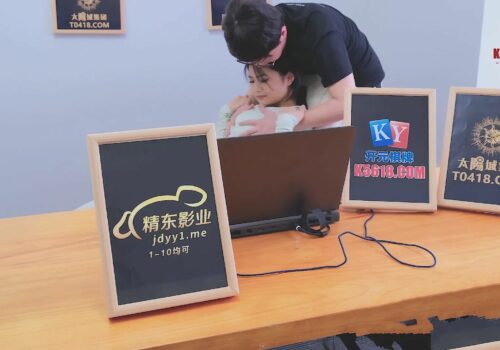 Poster of Tên sếp đồi bại giở trò đụ em nhân viên non to khi đang làm việc